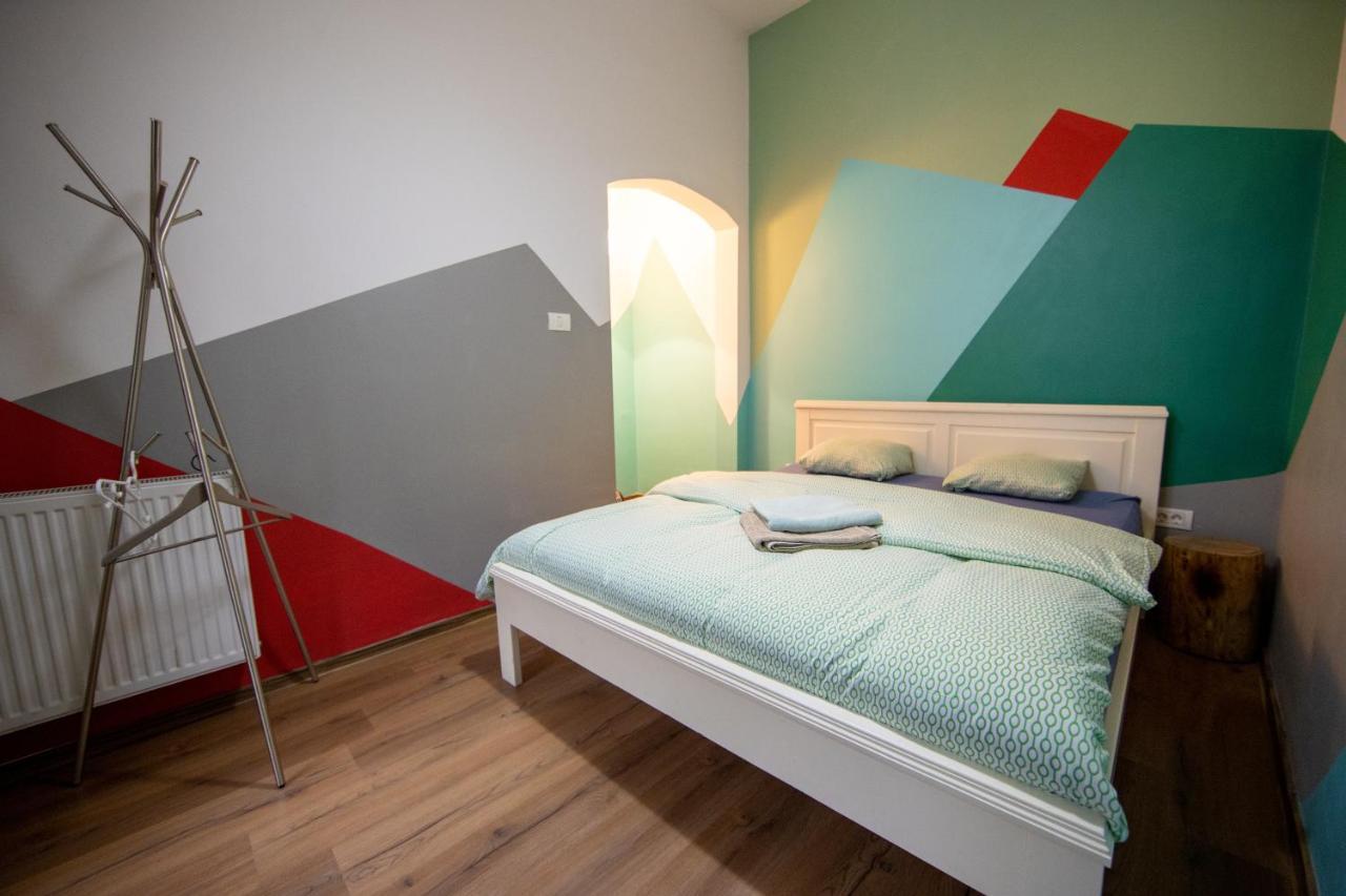 Hostel Cornel Timişoara Eksteriør bilde